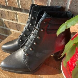 Adrienne Vitadini - Nemery Bootie - Size 8 New w/out Box.  Comfy Ankle Boots sb3